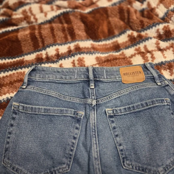 Hollister Women's Light Blue ULTRA High Rise DAD Jeans - Picture 3 of 5